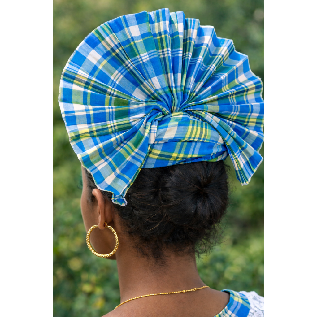 coiffe traditionelle femme madras bleue